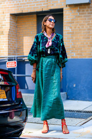 fashion week, frenchystyle, full length, FW, green shirt, green skirt, high heels, jonathan paciullo, leather shoes, NEW YORK, NYFW, pink scarf, printed shirt, red sandals, SPRING SUMMER 2018, SS 18, street style, sunglasses, vertical