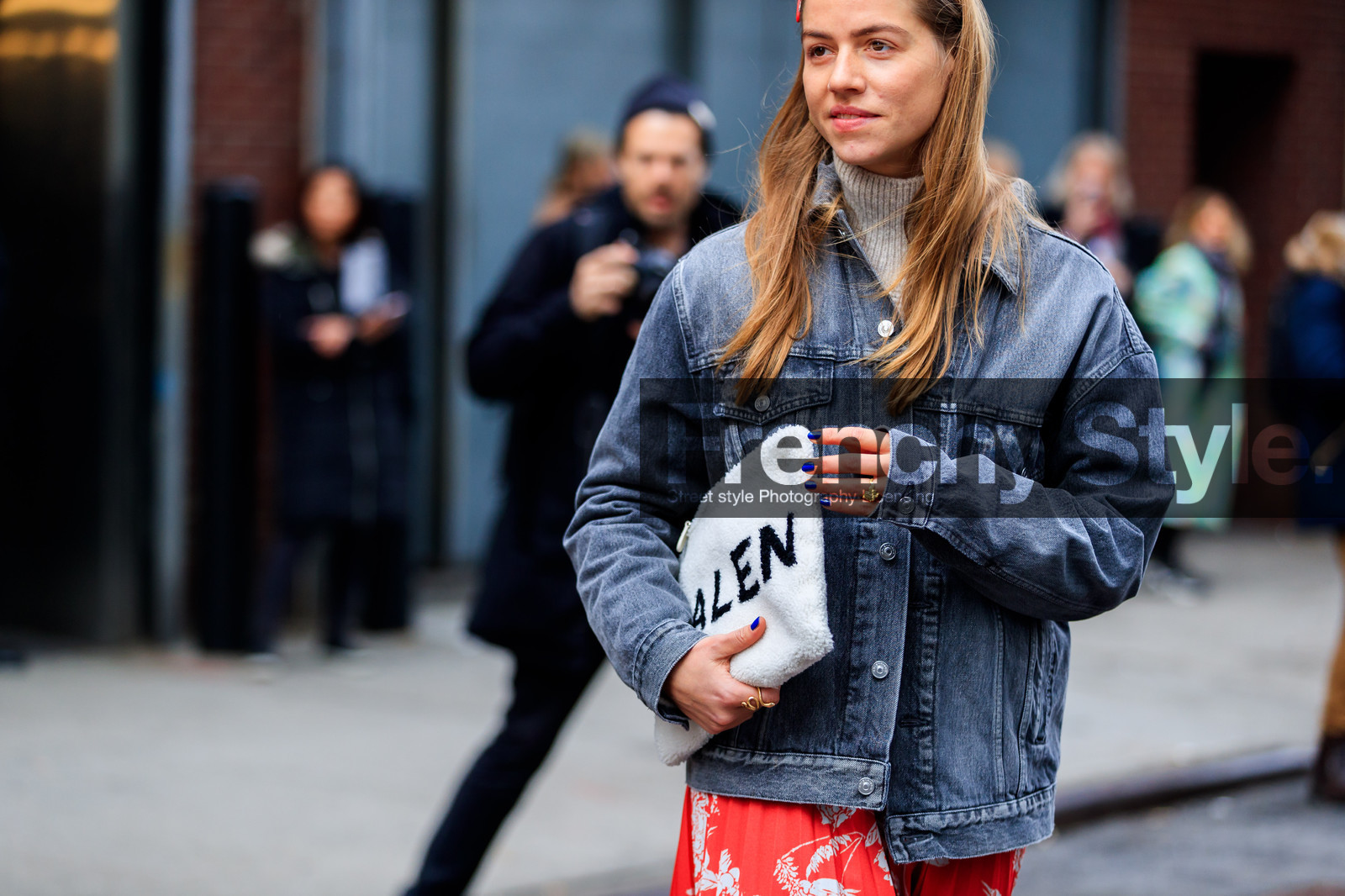 balenciaga, beige sweater, black denim, denim jacket, fur bag, graphic bag, graphic skirt, leather bag, printed bag, printed skirt, red skirt, white bag, street style, jonathan paciullo, FW, frenchystyle, fashion week, NYFW, NEW YORK, AUTUMN WINTER 2018-2019, AW 18-19, FALL WINTER 2018-2019, FW 18-19, atmosphere details, horizontal, detail