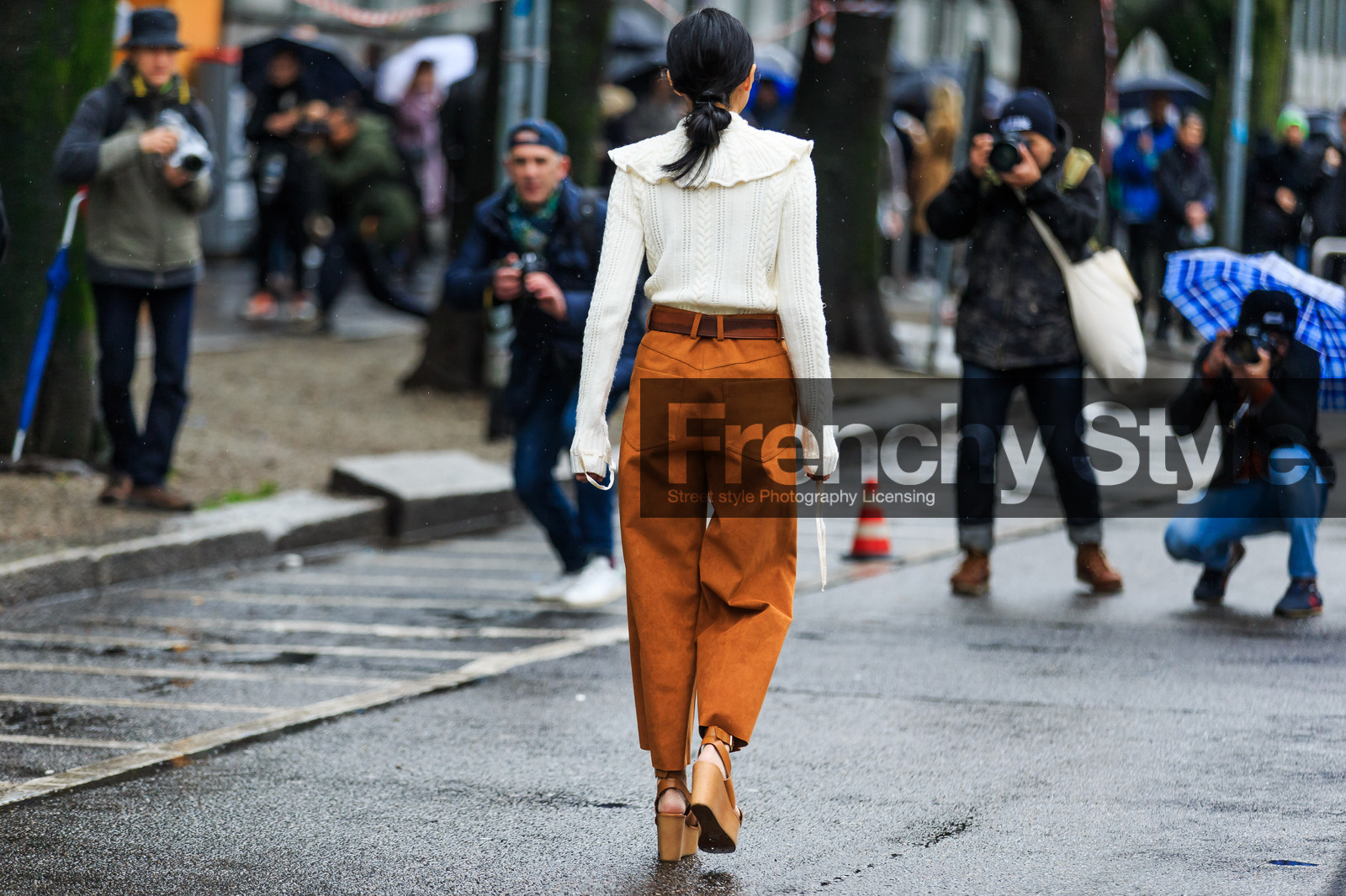 atmosphere details, AUTUMN WINTER 2016-2017, AW 16-17, beige shoes, beige wedges, brown belt, camel pants, FALL WINTER 2016-2017, fashion week, frenchystyle, full length, FW, FW 16-17, high heels, horizontal, jonathan paciullo, leather belt, leather pants, leather shoes, LFW, LONDON, MENSWEAR, nude sandals, street style, suede pants, sunglasses, trousers, white knit, white sweater, yoyo cao