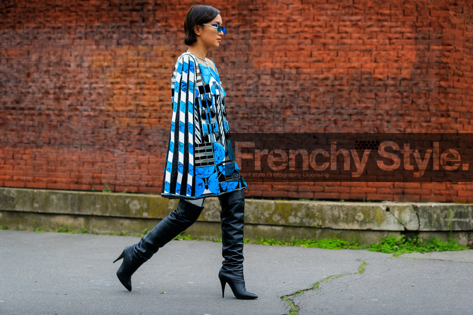 blue dress, blue sunglasses, white dress, black dress, sequins dress, pearl embroidered dress, mini dress, long sleeves dress, embroidered dress, sheer dress, striped dress, square shape glasses, mirror sunglasses, plastic dress, black leather boots, high boots, balmain dress, fashion week, frenchystyle, FW, jonathan paciullo, street style, PFW, PARIS, AUTUMN WINTER 2020-2021, FALL WINTER 2020-2021, FW 20-21, horizontal, full length, atmosphere details
