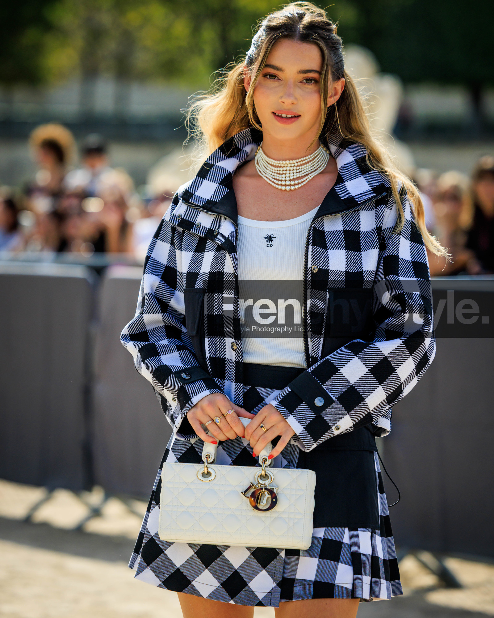 fashion week, frenchystyle, FW, jonathan paciullo, street style, PFW, PARIS, SPRING SUMMER 2024, SS 24, vertical, atmosphere details, detail