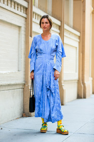 black bag, blue dress, fashion week, frenchystyle, full length, FW, green shoes, jonathan paciullo, leather bag, NEW YORK, NYFW, SPRING SUMMER 2018, SS 18, street style, vertical, yellow socks