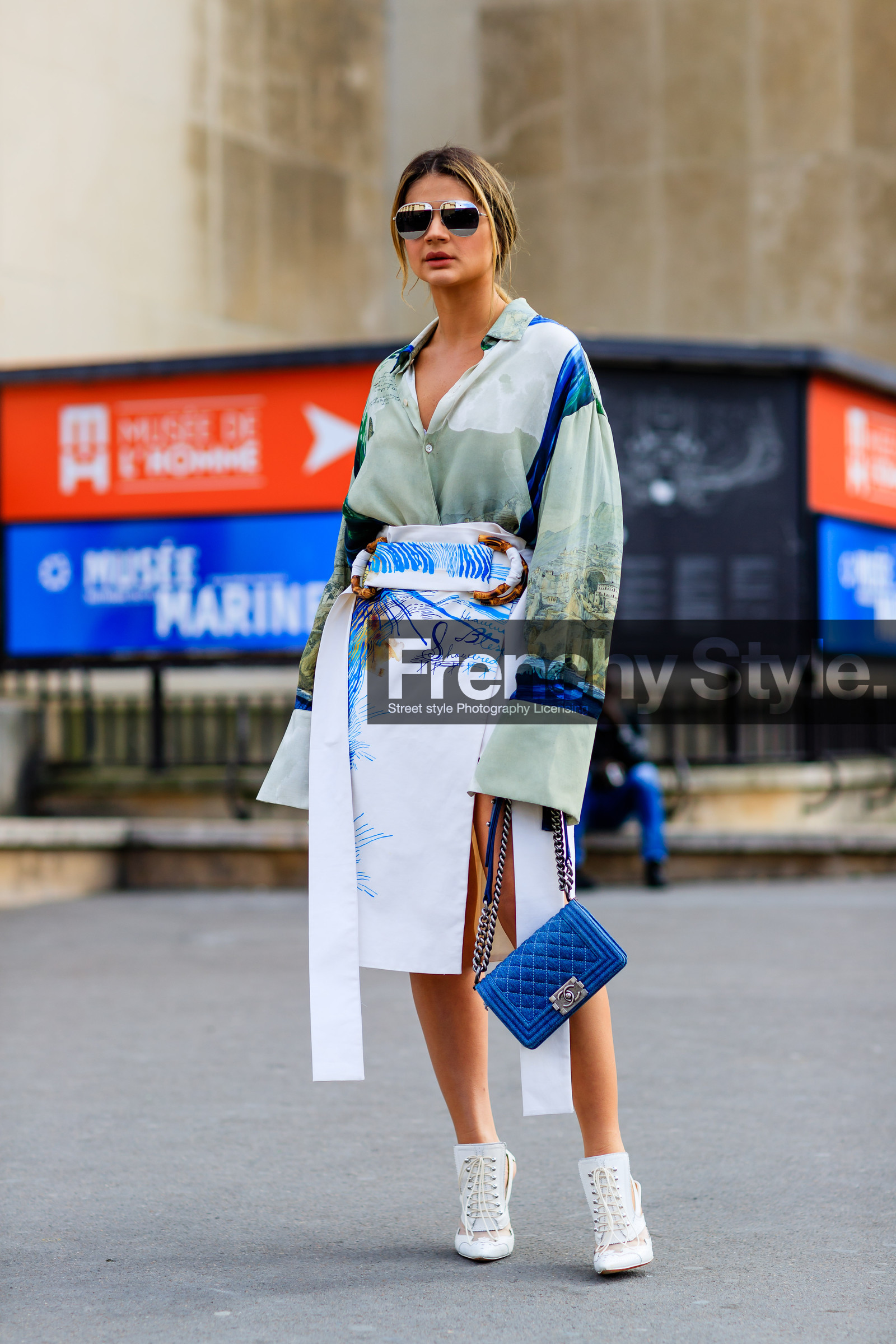 AUTUMN WINTER 2016-2017, AW 16-17, blue bag, boy bag, chanel, FALL WINTER 2016-2017, fashion week, frenchystyle, full length, FW, FW 16-17, green shirt, HAUTE COUTURE, high heels, japanese print, jonathan paciullo, leather bag, leather boots, MENSWEAR, mirror effect, PARIS, PFW, printed shirt, printed skirt, street style, sunglasses, thassia naves, vertical, white shoes, white skirt