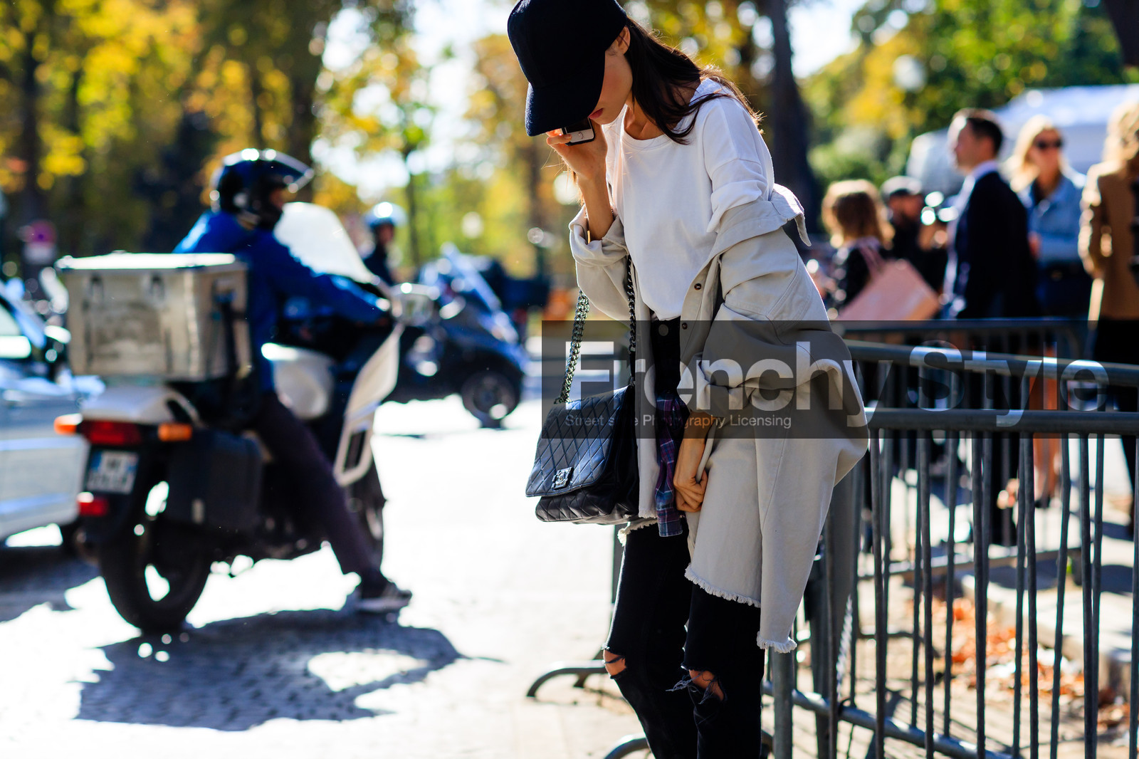 atmosphere details, beige coat, beige jacket, black bag, black cap, black pants, blanca padilla, chanel, detail, fashion week, frenchystyle, FW, horizontal, jonathan paciullo, leather bag, model, PARIS, PFW, SPRING SUMMER 2017, SS 17, street style, trousers, white t shirt