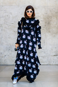 black dress, fashion week, frenchystyle, full length, FW, high heels, jonathan paciullo, leather shoes, PARIS, PFW, printed dress, r, SPRING SUMMER 2017, SS 17, street style, sunglasses, vertical