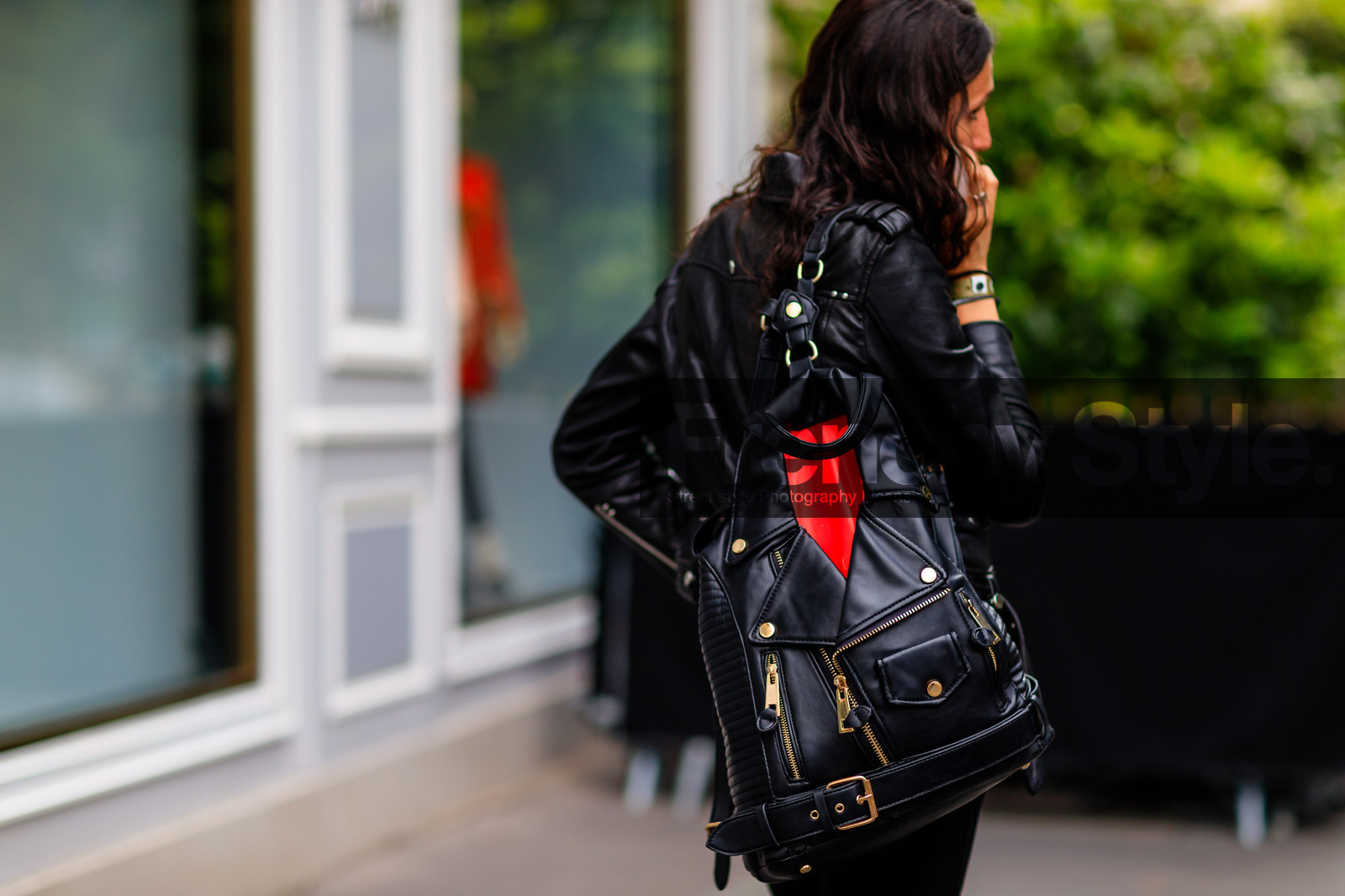 atmosphere details, AUTUMN WINTER 2016-2017, AW 16-17, back detail, black bag, black jacket, black perfecto, detail, FALL WINTER 2016-2017, fashion week, frenchystyle, fun bag, FW, FW 16-17, HAUTE COUTURE, horizontal, jonathan paciullo, leather backpack, leather jacket, leather perfecto, MENSWEAR, PARIS, PFW, street style