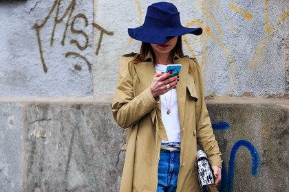 atmosphere details, AUTUMN WINTER 2016-2017, AW 16-17, beige coat, blue denim, blue hat, denim pants, detail, FALL WINTER 2016-2017, fashion week, frenchystyle, FW, FW 16-17, horizontal, iphone, jeans, jonathan paciullo, LFW, LONDON, MENSWEAR, street style, trench coat, trousers, white t shirt