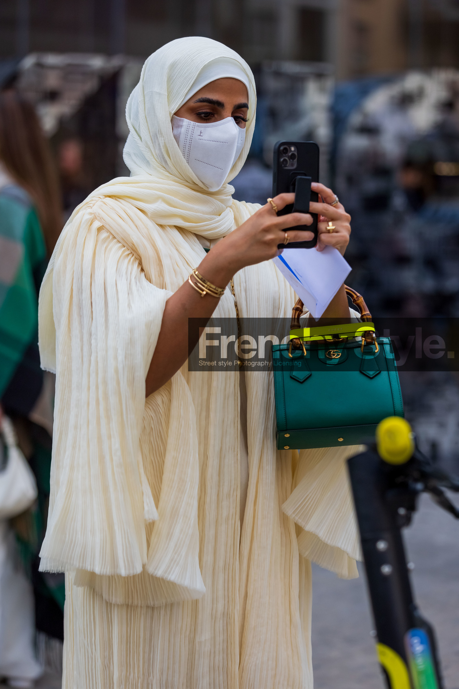 bag, cream dress, facial mask, green bag, gucci bag, hijab, leather bag, pleated dress, scarf, smarthphone, fashion week, frenchystyle, FW, jonathan paciullo, street style, MFW, MILAN, SPRING SUMMER 2022, SS 22, vertical, atmosphere details, detail
