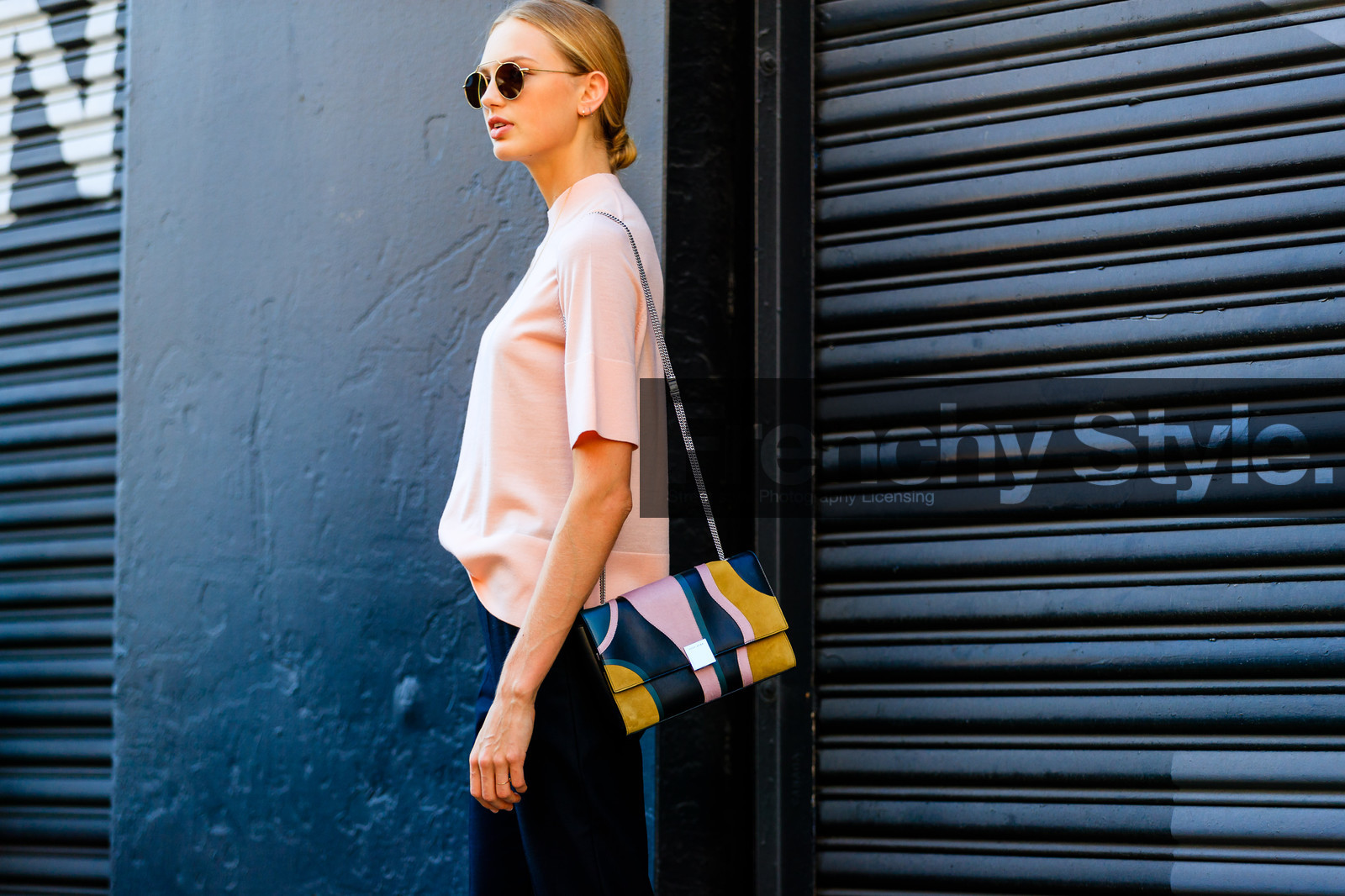 atmosphere details, black pants, detail, fashion week, frenchystyle, FW, graphic bag, horizontal, jonathan paciullo, leather bag, model, multicolor bag, NEW YORK, nude top, NYFW, pink top, printed bag, romee strijd, SPRING SUMMER 2017, SS 17, street style, sunglasses, trousers, woman