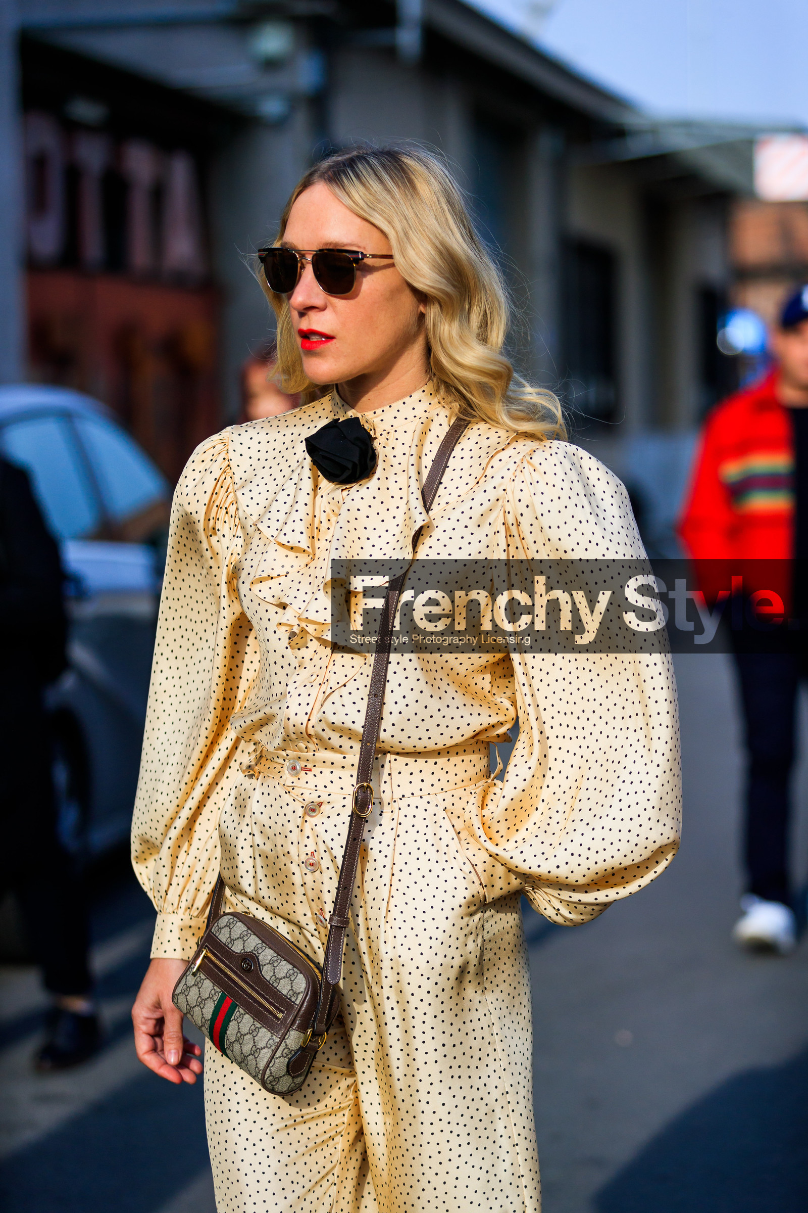 brown bag, graphic bag, graphic pants, graphic shirt, gucci, leather bag, monogram, printed bag, printed pants, printed shirt, ruffles, sunglasses, trousers, white pants, white shirt, fashion week, frenchystyle, FW, jonathan paciullo, street style, MFW, MILAN, AUTUMN WINTER 2018-2019, FALL WINTER 2018-2019, FW 18-19, vertical, detail, atmosphere details