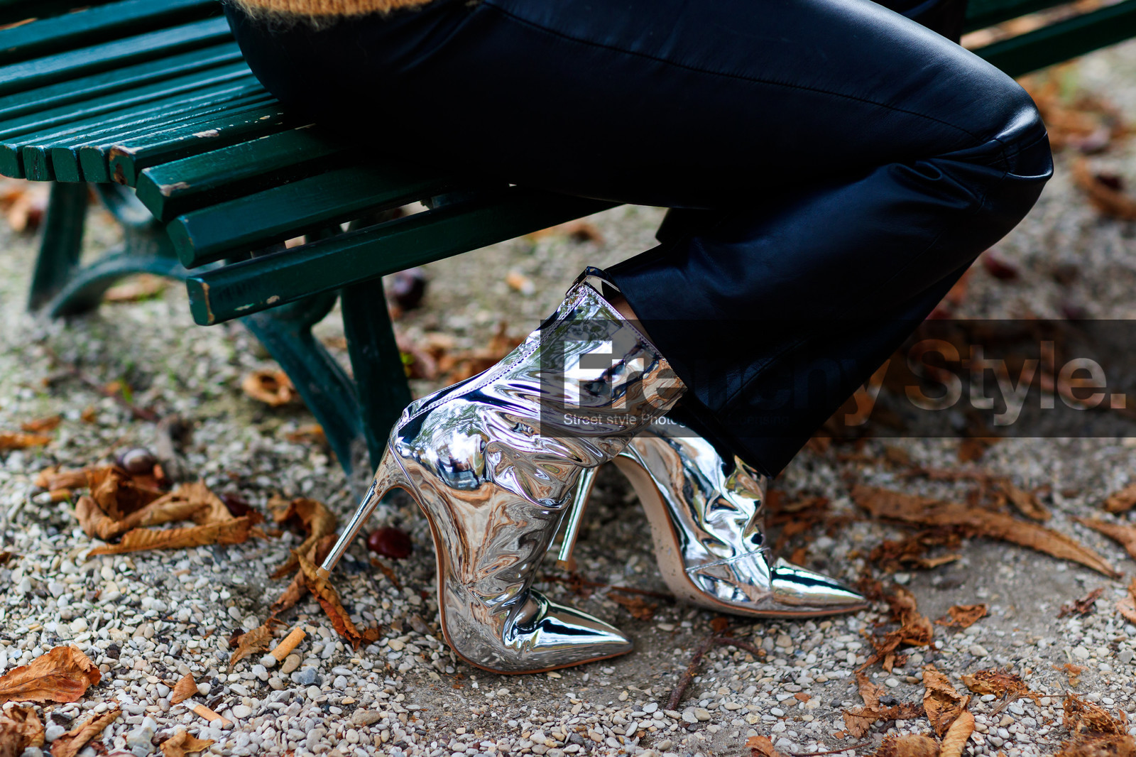 atmosphere details, black pants, detail, fashion week, frenchystyle, FW, high heels, horizontal, jonathan paciullo, leather pants, leather shoes, PARIS, PFW, shiny shoes, silver shoes, SPRING SUMMER 2018, SS 18, street style, trousers