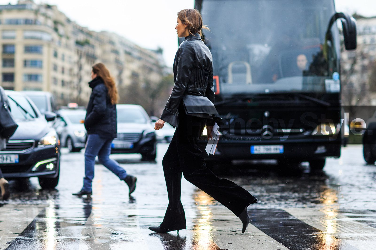 atmosphere details, AUTUMN WINTER 2016-2017, AW 16-17, black jacket, black pants, black perfecto, FALL WINTER 2016-2017, fashion week, frenchystyle, full length, FW, FW 16-17, high heels, horizontal, jonathan paciullo, julie pelipas, leather jacket, leather perfecto, PARIS, PFW, street style, tone on tone, total look black, trousers, velvet