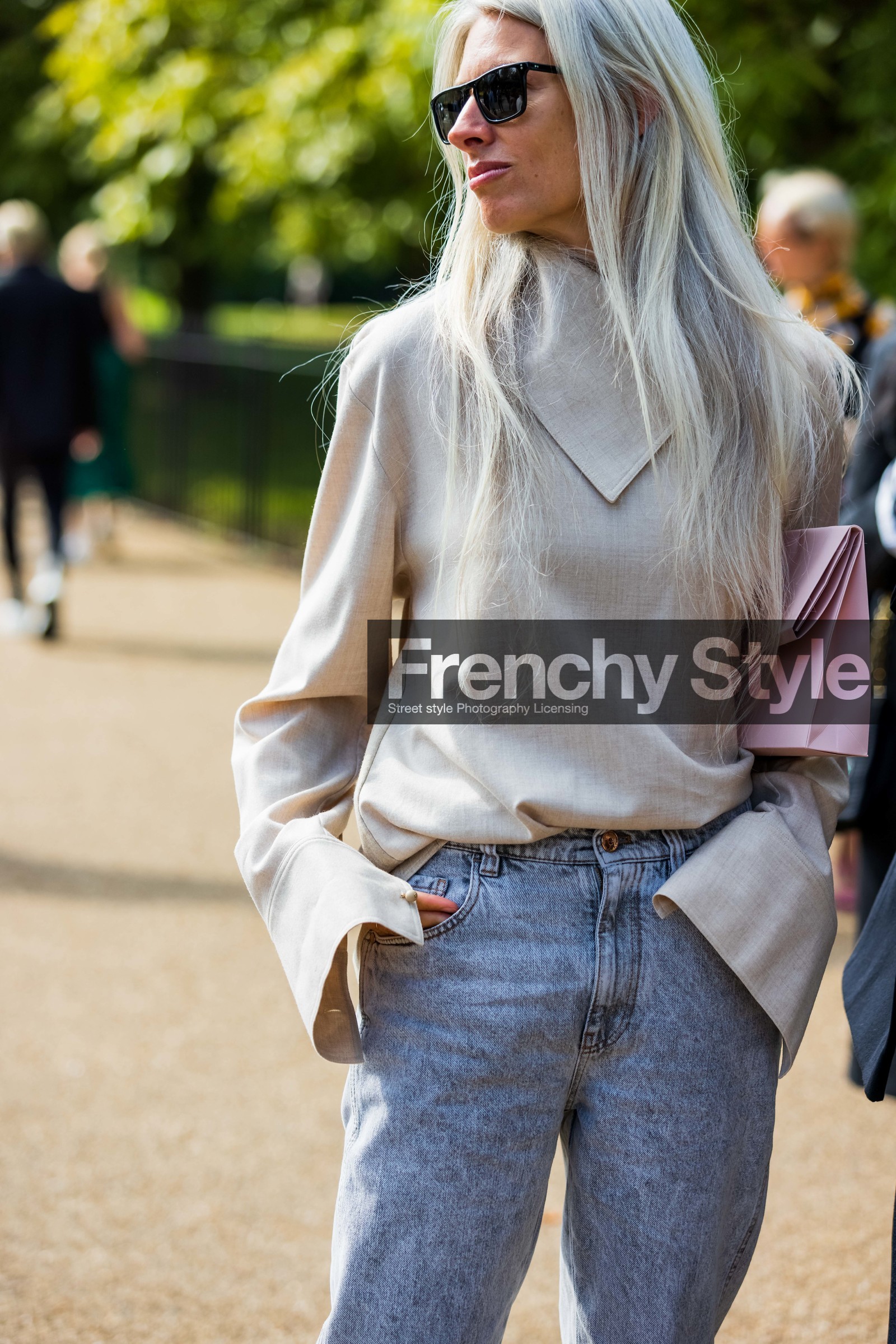 Sarah Harris, sunglasses, blouse, shirt, flared shirt, denim, jeans, fashion week, frenchystyle, FW, jonathan paciullo, street style, SS 22, SPRING SUMMER 2022, LFW, LONDON, vertical, atmosphere details, detail