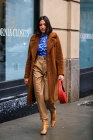 camel coat, fur coat, beige leather pants, beige leather boots, red leather bag, round shape bag, coperni bag, belted pants, chain belt, golden belt, blue top, white top, high collar top, high waist pants, animal skin boots, sharp end boots, floral printed top, fashion week, frenchystyle, FW, jonathan paciullo, street style, AUTUMN WINTER 2020-2021, FALL WINTER 2020-2021, FW 20-21, vertical, full length, NYFW, NEW YORK