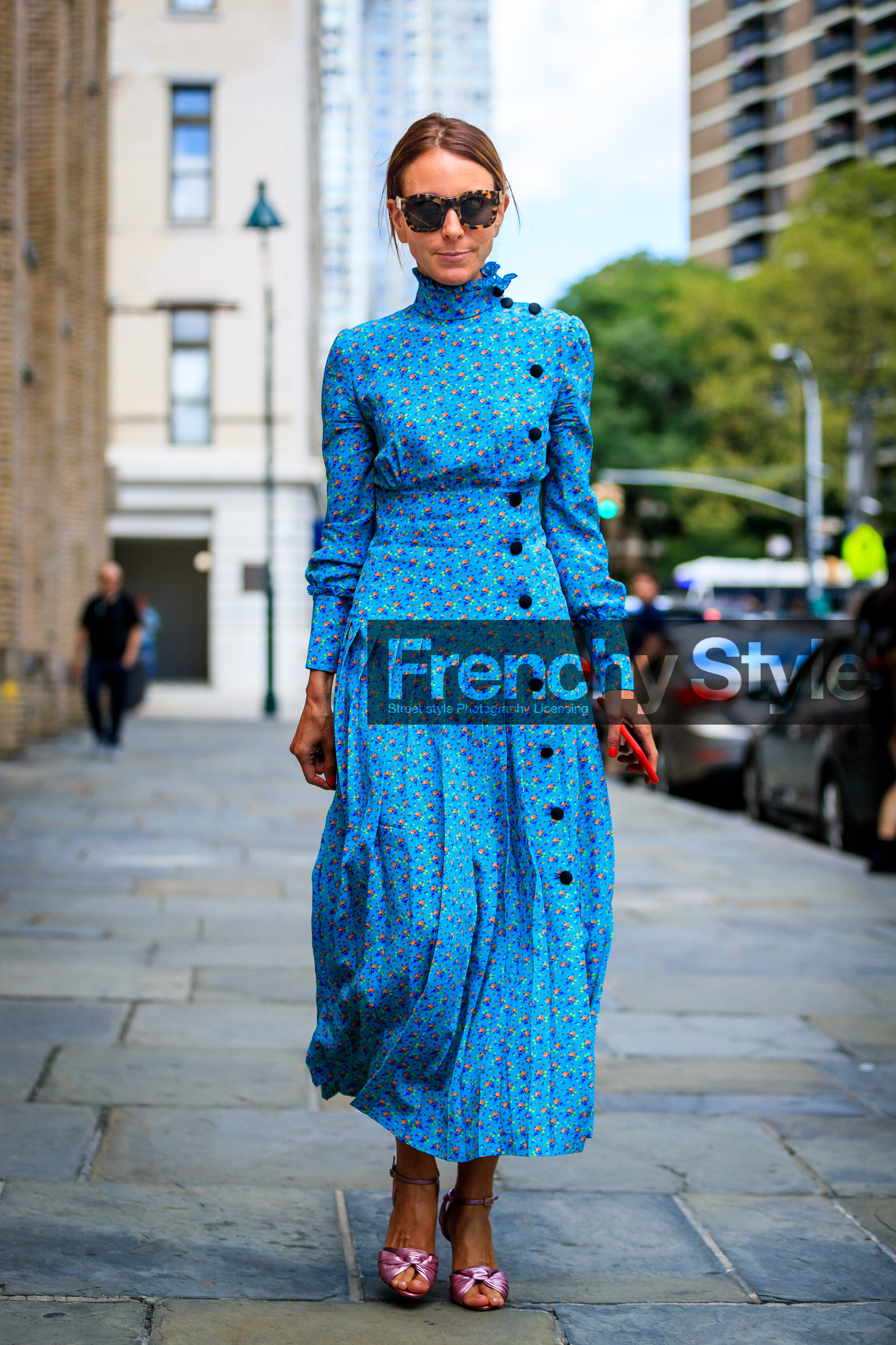 blue dress, fashion week, frenchystyle, full length, FW, high heels, jonathan paciullo, leather shoes, long dress, NEW YORK, NYFW, pink shoes, pleats, printed dress, SPRING SUMMER 2018, SS 18, street style, sunglasses, vertical