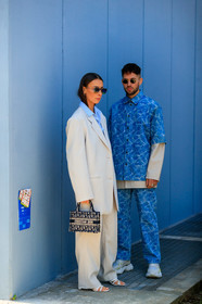 alice & j.s, alice barbier, JS roques, white jacket, white pants, blue shirt, blue pants, tie and dye shirt, tie and dye pants, denim shirt, blue jeans, short sleeves shirt, dior bag, hand bag, monogrammed bag, navy blue bag, oversize jacket, oversize pants, white leather sneakers, white sneakers, fashion week, frenchystyle, FW, jonathan paciullo, street style, MFW, MILAN, AUTUMN WINTER 2020-2021, FALL WINTER 2020-2021, FW 20-21, vertical, full length