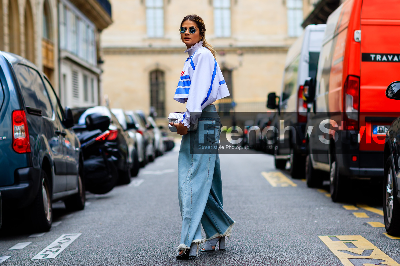 atmosphere details, AUTUMN WINTER 2016-2017, aviator sunglasses, AW 16-17, blue denim, chanel, denim pants, FALL WINTER 2016-2017, fashion week, frenchystyle, full length, FW, FW 16-17, grey sandals, gucci, HAUTE COUTURE, high heels, horizontal, jeans, jonathan paciullo, leather bag, leather shoes, MENSWEAR, mules, oversize, PARIS, PFW, pleats, printed top, silver bag, street style, sunglasses, thassia naves, trousers, white top, wide pants