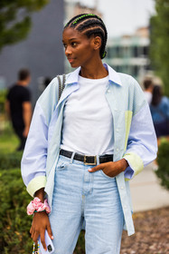 belt, black belt, blue shirt, bread, denim, Elibeidy Dani Martinez, hair style, jean, leather belt, light blue jean, pink scrunchie, print, printed shirt, scrunchie, shirt, striped shirt, stripes, white t-shirt, fashion week, frenchystyle, FW, jonathan paciullo, street style, SPRING SUMMER 2022, SS 22, MFW, MILAN, vertical, atmosphere details