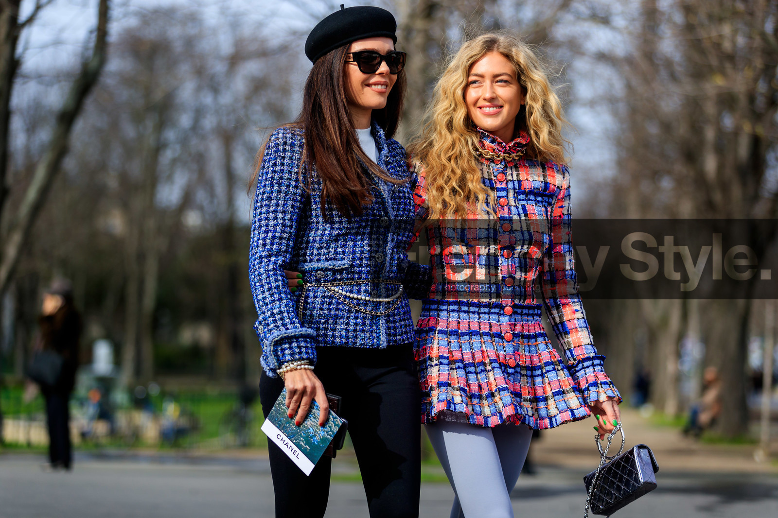 evangelie smyrniotaki, emili sindlev, blue jacket, checked jacket, tweed jacket, belted jacket, black beret, black hat, black sunglasses, black pants, metalic belt, silvered belt, pink jacket, high collar jacket, purple jacket, lilac jacket, lilac pants, orange jacket, multicolor jacket, pearl belt, chain belt, multi belt, pearl bracelet, strassed jacket, silvered bag, polish bag, quilted bag, hand bag, tight pants, chanel jacket, chanel belt, chanel bag, big sunglasses, fashion week, frenchystyle, FW, jonathan paciullo, street style, PFW, PARIS, horizontal, atmosphere details, detail