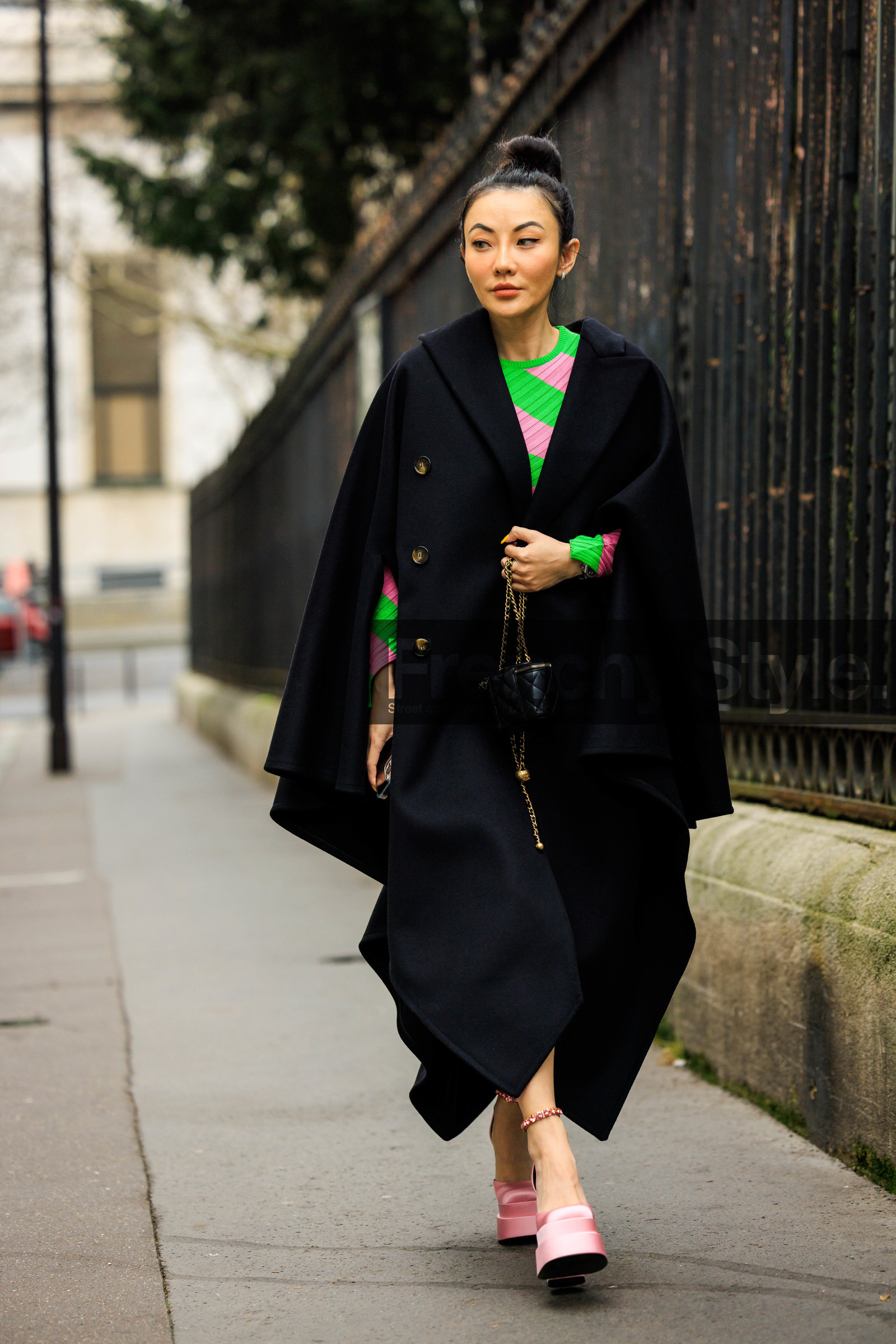 black coat, assymetric coat, stripes top, pink top, green top, satin heels, pink heels, platform heels, chanel mini bag, leather bag, mini chanel, hair bow, street style, jonathan paciullo, FW, frenchystyle, fashion week, AUTUMN WINTER 2022-2023, FALL WINTER 2022_2023, FW 22-23, PFW, PARIS, full length, vertical