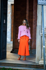 white sunglasses, orange skirt, long skirt, pink jumper, knitted jumpers, knitwear, long pendant necklace, orange heels, fashion week, frenchystyle, FW, jonathan paciullo, street style, MFW, MILAN, FALL WINTER 2022_2023, AUTUMN WINTER 2022-2023, FW 22-23, vertical, full length