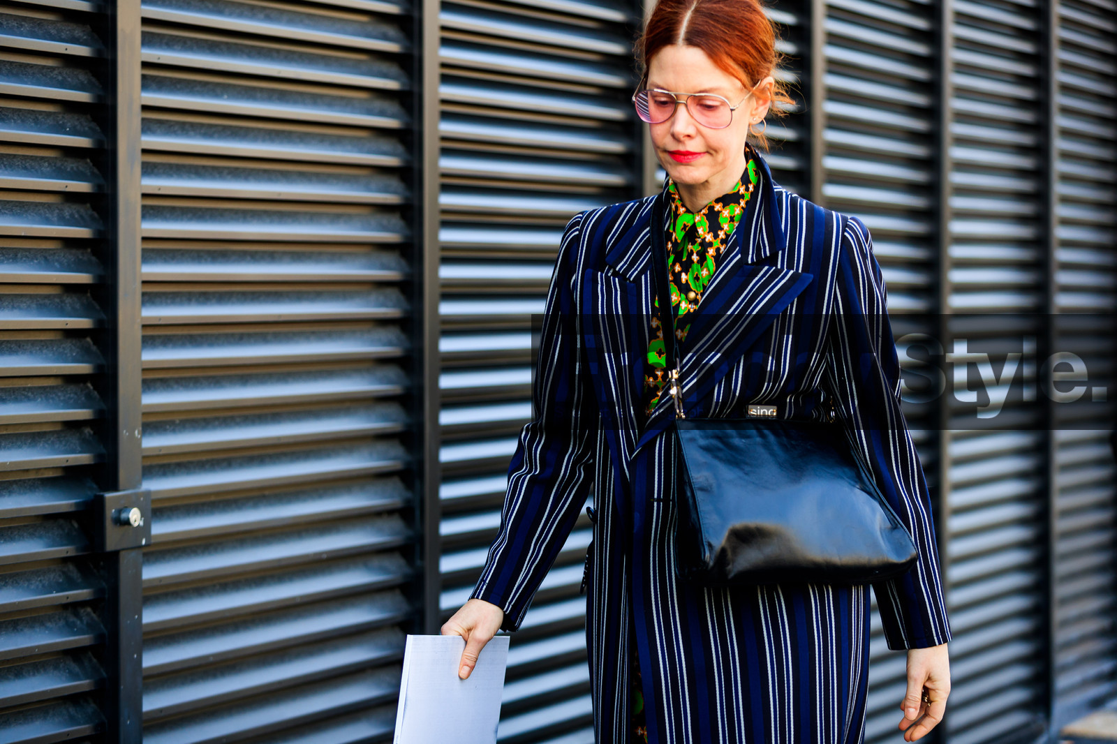 atmosphere details, AUTUMN WINTER 2017-2018, AW 17-18, black bag, blue coat, christene barberich, christina paik, detail, FALL WINTER 2017-2018, fashion week, frenchystyle, FW, FW 17-18, geometric, green shirt, horizontal, jonathan paciullo, leather bag, MFW, MILAN, printed coat, printed shirt, psychedelic, street style, striped coat, stripes