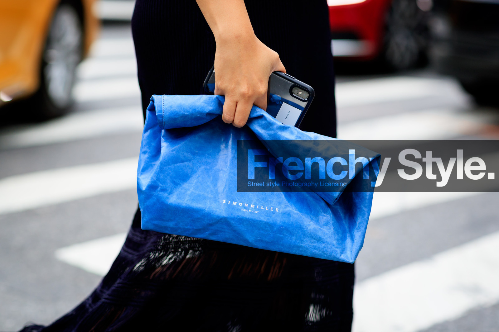 blue bag, iphone, leather bag, simon miller, fashion week, frenchystyle, FW, jonathan paciullo, street style, NYFW, NEW YORK, SPRING SUMMER 2019, SS 19, atmosphere details, horizontal, detail