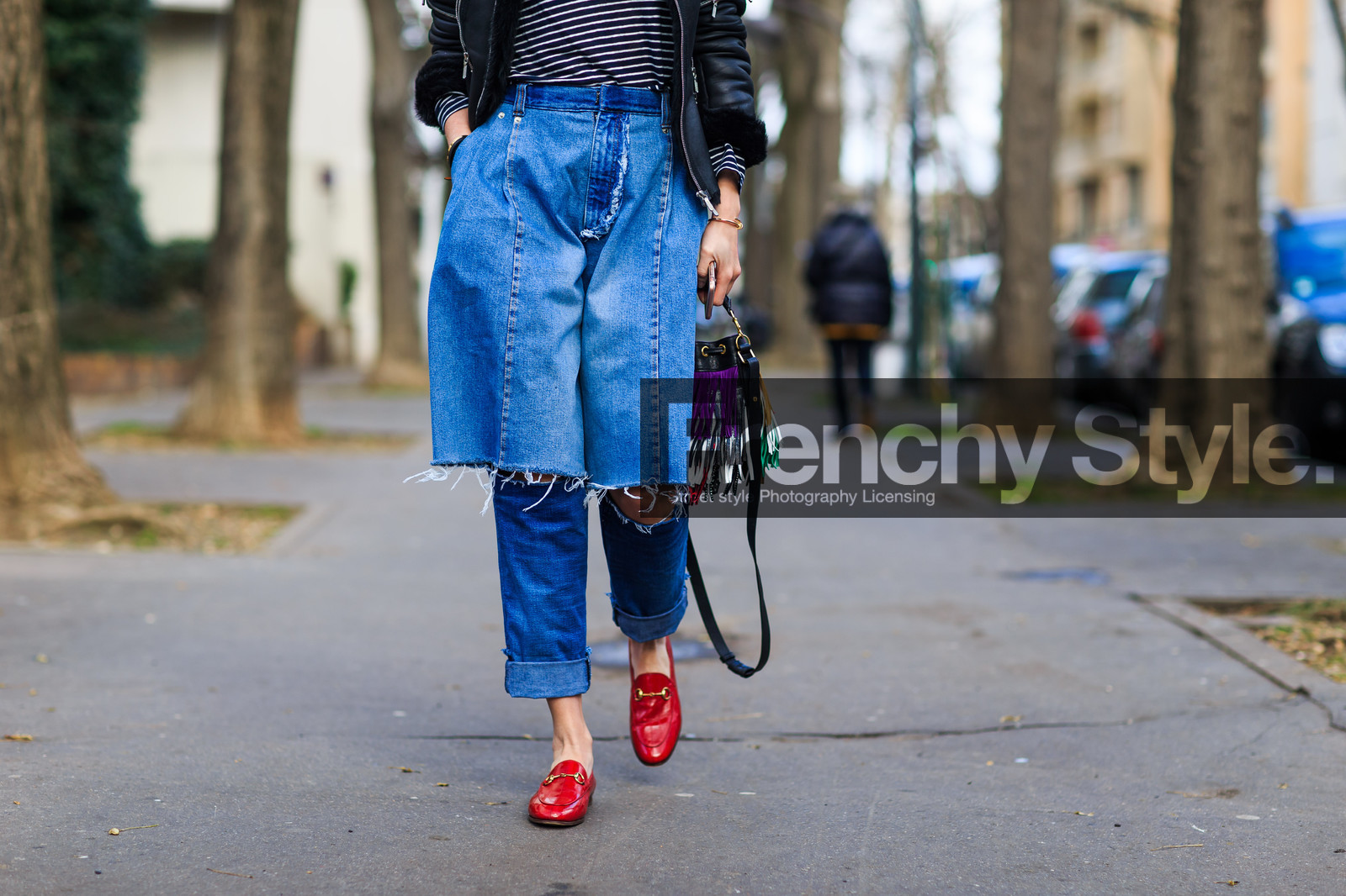 atmosphere details, AUTUMN WINTER 2016-2017, AW 16-17, black jacket, black perfecto, blue denim, denim pants, denim shorts, detail, FALL WINTER 2016-2017, fashion week, frenchystyle, fringes, FW, FW 16-17, gucci, horizontal, jeans, jonathan paciullo, layers, leather bag, leather jacket, leather perfecto, leather shoes, mules, multicolor bag, PARIS, PFW, red shoes, shearling, street style, sunglasses, trousers, zip