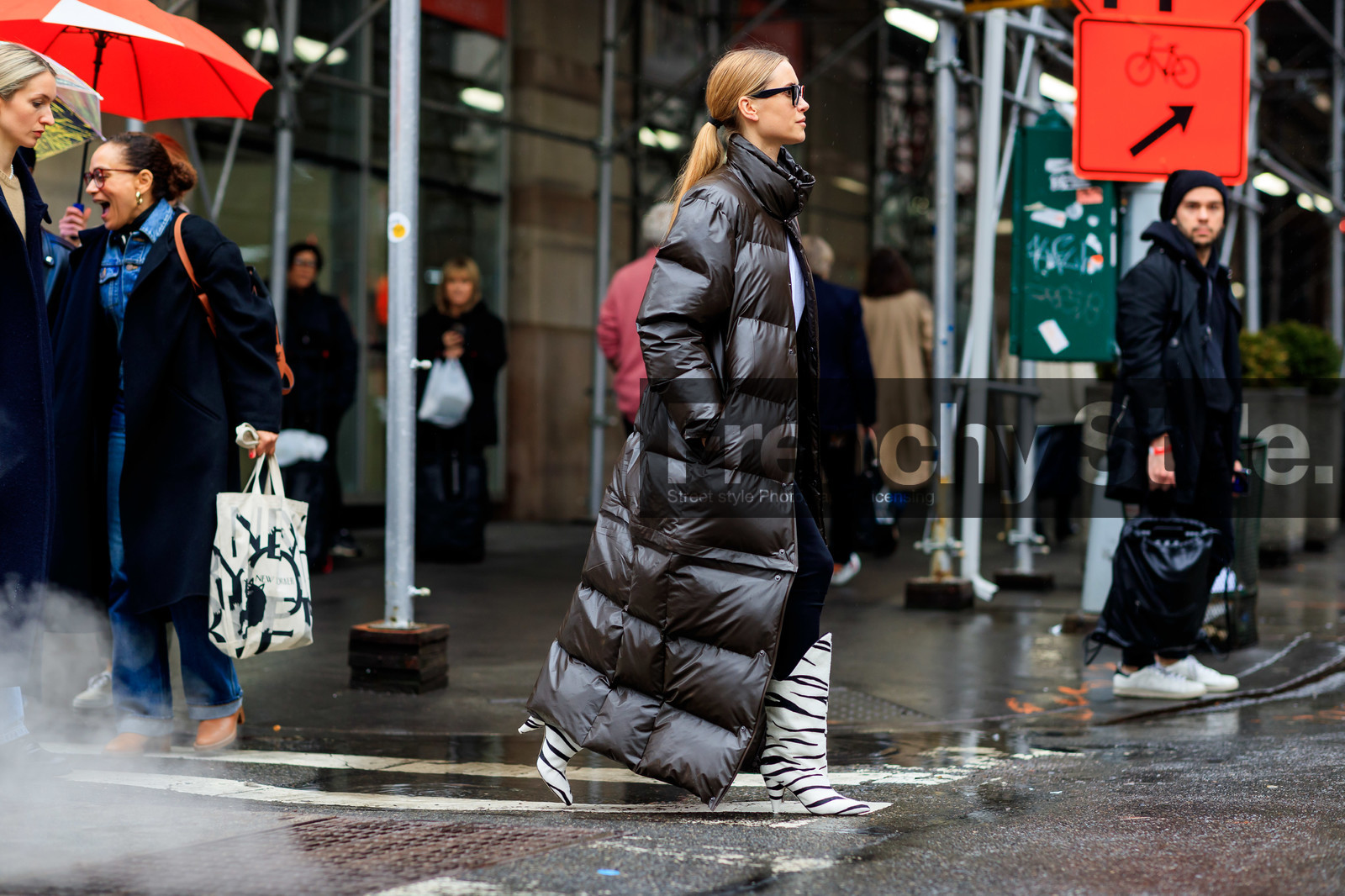 pernille teisbaek, brown coat, down jacket, celine sunglasses, futurist shape sunglasses, black sunglasses, long coat, white boots, fur boots, striped boots, high boots, high heels boots, fashion week, frenchystyle, FW, jonathan paciullo, street style, NYFW, NEW YORK, AUTUMN WINTER 2020-2021, FALL WINTER 2020-2021, FW 20-21, horizontal, atmosphere details, full length