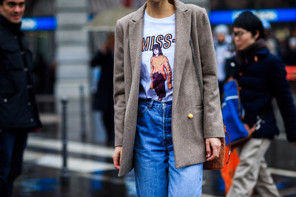 atmosphere details, AUTUMN WINTER 2016-2017, AW 16-17, beige jacket, blazer, blue denim, denim pants, detail, FALL WINTER 2016-2017, fashion week, frenchystyle, FW, FW 16-17, horizontal, jeans, jonathan paciullo, LFW, linda tol, LONDON, MENSWEAR, printed t shirt, street style, trousers, white t shirt