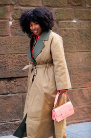 beige trench coat, kaki trench coat, belted trench coat, bicolor trench coat, pink leather bag, wandler bag, hand bag, animal skin bag, fashion week, frenchystyle, FW, jonathan paciullo, street style, NYFW, NEW YORK, AUTUMN WINTER 2020-2021, FALL WINTER 2020-2021, FW 20-21, vertical, atmosphere details, detail