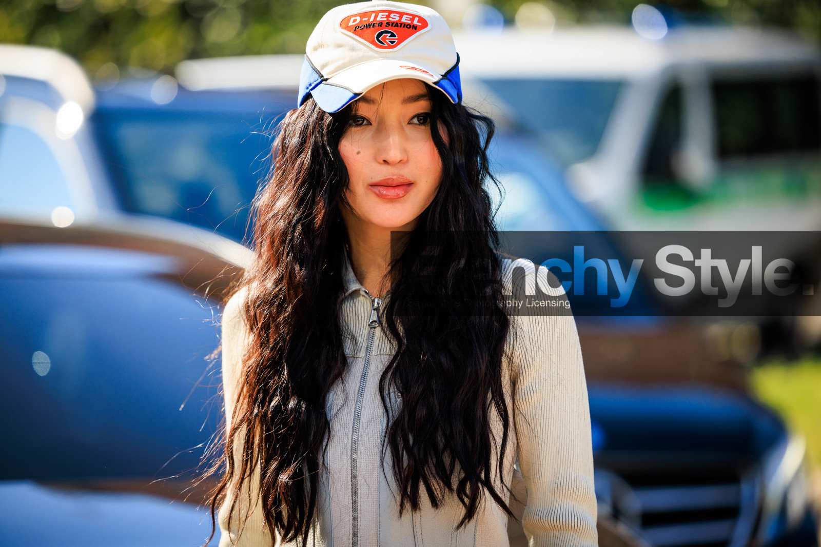 close up, details, wavy hair, black hair, white cap, diesel logo cap, pleated zipped cardigan, fashion week, frenchystyle, FW, jonathan paciullo, street style, MFW, MILAN, FALL WINTER 2022_2023, AUTUMN WINTER 2022-2023, FW 22-23, horizontal, atmosphere details