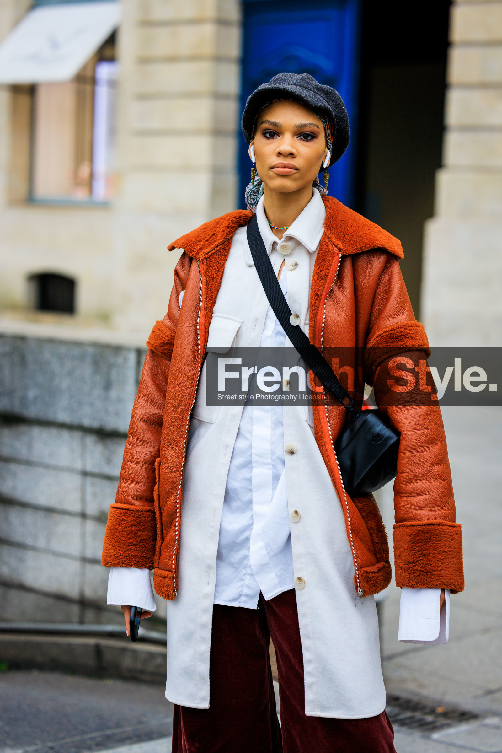 orange jacket, leather jacket, winter jacket, furry jacket, oversized shirt, white shirt, orange pants, grey hat, airpods, black handbag, fashion week, frenchystyle, FW, jonathan paciullo, street style, PARIS, PFW, SPRING SUMMER 2022, SS 22, atmosphere details, detail, vertical, model