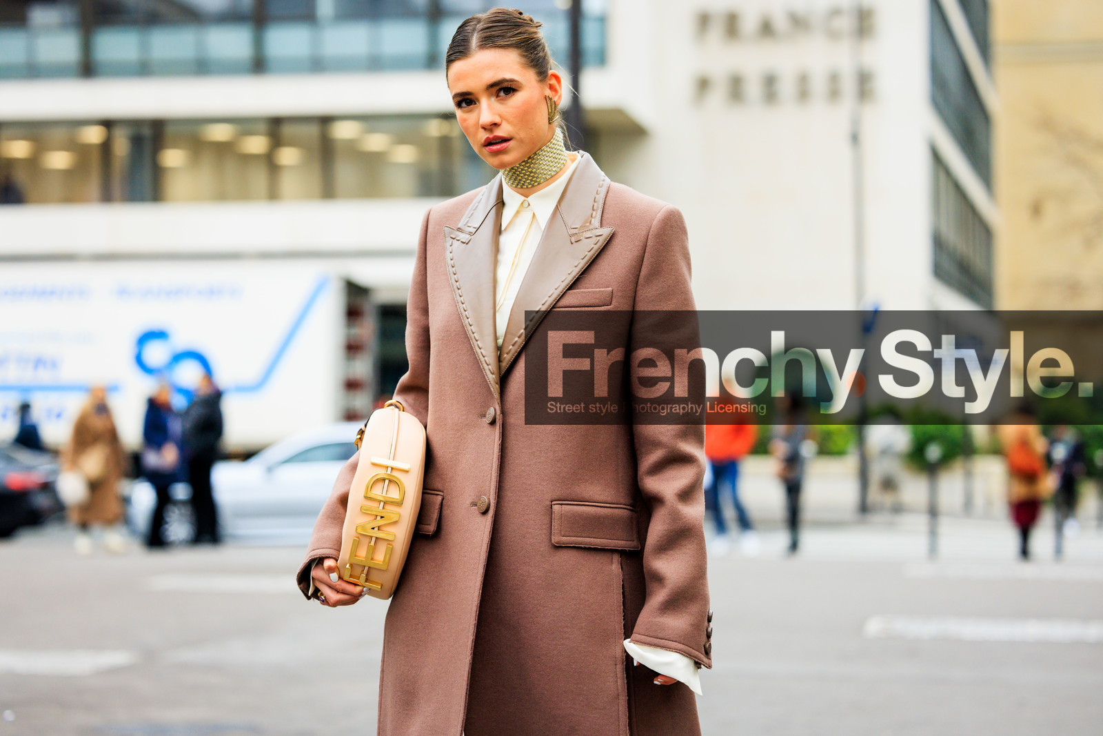 fendi, white shirt, silver choker, silver earrings, fendi bag, logo bag, beige bag, burgundy coat, buttones coat, fashion week, frenchystyle, FW, jonathan paciullo, street style, PARIS, PFW, SPRING SUMMER 2022, SS 22, atmosphere details, detail, horizontal, zita d hauteville