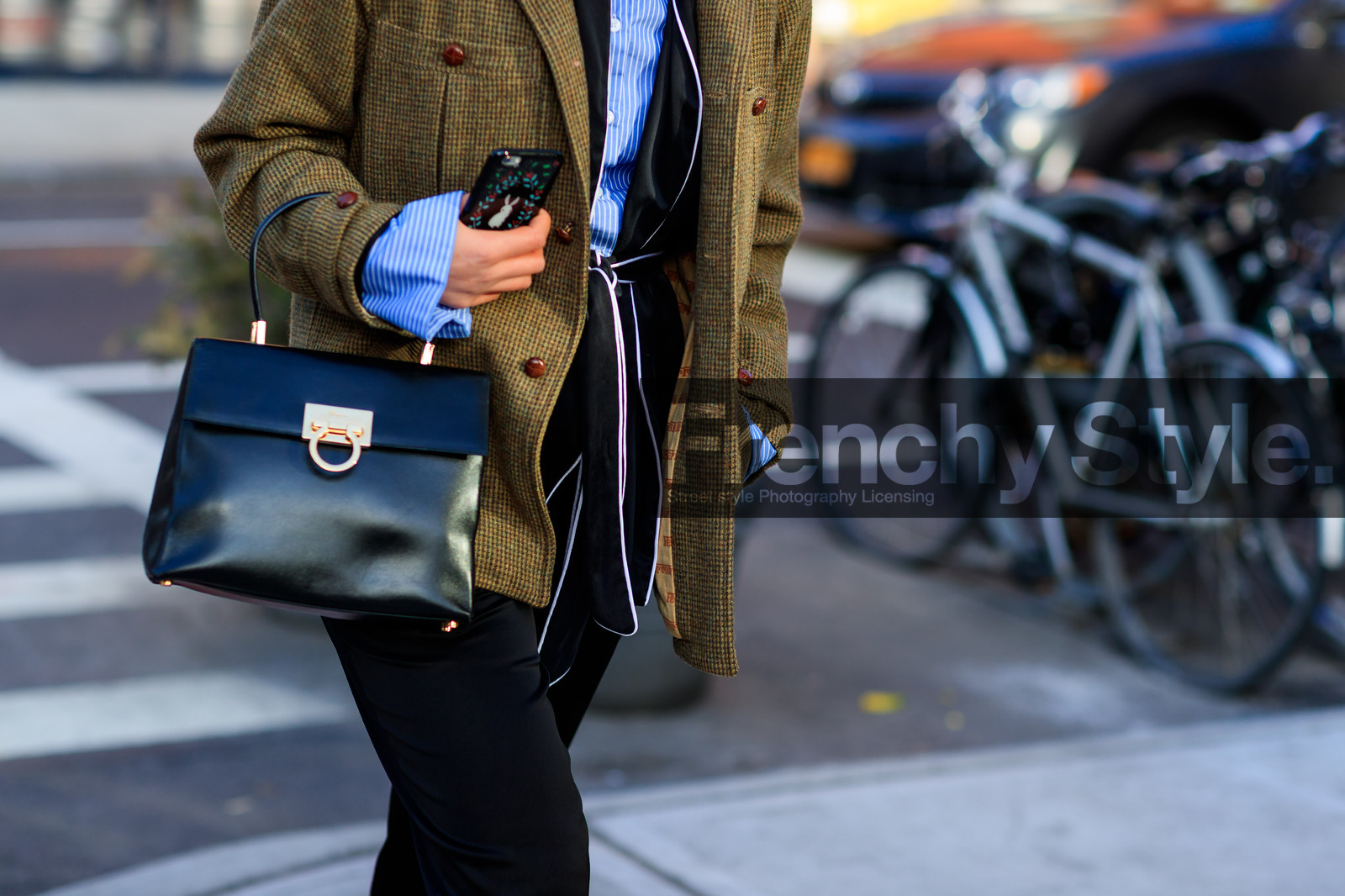 black bag, black pants, blue shirt, brown jacket, leather bag, striped shirt, trousers, street style, jonathan paciullo, FW, frenchystyle, fashion week, NYFW, NEW YORK, AUTUMN WINTER 2018-2019, AW 18-19, FALL WINTER 2018-2019, FW 18-19, atmosphere details, horizontal, detail