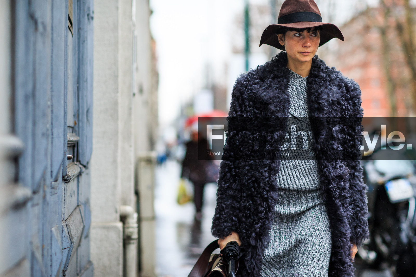 atmosphere details, AUTUMN WINTER 2016-2017, AW 16-17, black coat, black fur, black jacket, brown bag, brown boots, brown hat, detail, FALL WINTER 2016-2017, fashion week, frenchystyle, fur coat, fur jacket, FW, FW 16-17, grey dress, high heels, horizontal, jonathan paciullo, knit dress, leather bag, leather boots, LFW, LONDON, MENSWEAR, street style