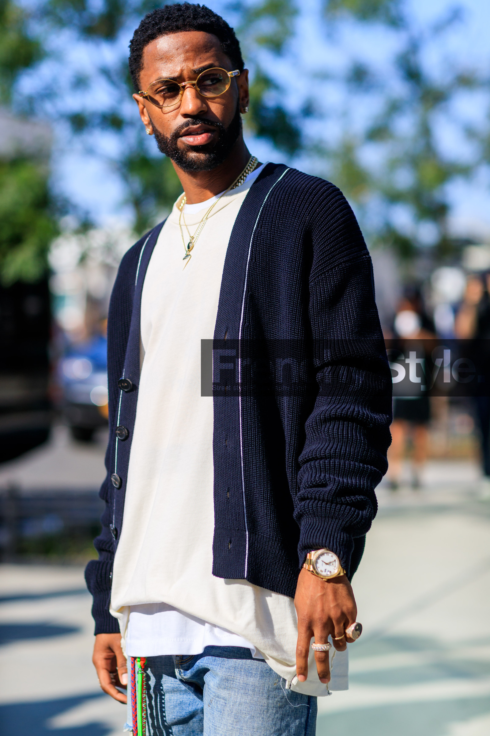 atmosphere details, blue cardigan, detail, fashion week, frenchystyle, FW, jewellery, jonathan paciullo, NEW YORK, NYFW, rings, SPRING SUMMER 2018, SS 18, street style, sunglasses, vertical, watch, white t shirt