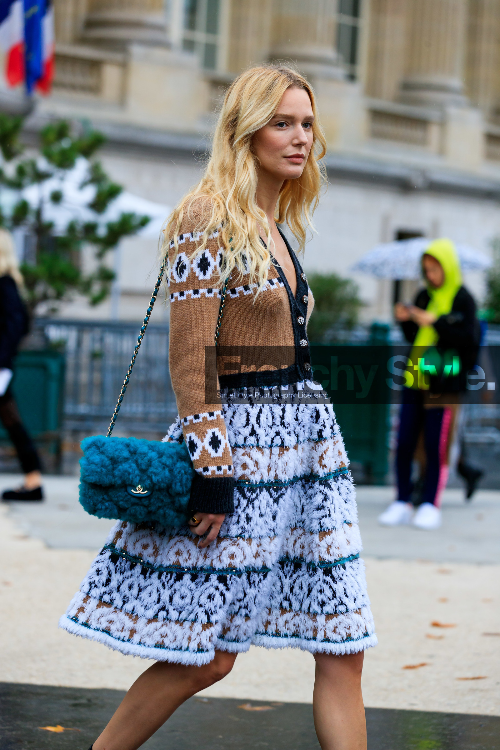 megan adelaide, blue bag, fur bag, shoulder bag, chain strap bag, quilted bag, knitwear, knit dress, beige dress, white dress, jacquard dress, chanel bag, chanel dress, button dress, PARIS, PFW, SPRING SUMMER 2020, SS 20, fashion week, frenchystyle, FW, jonathan paciullo, street style, vertical, atmosphere details, detail