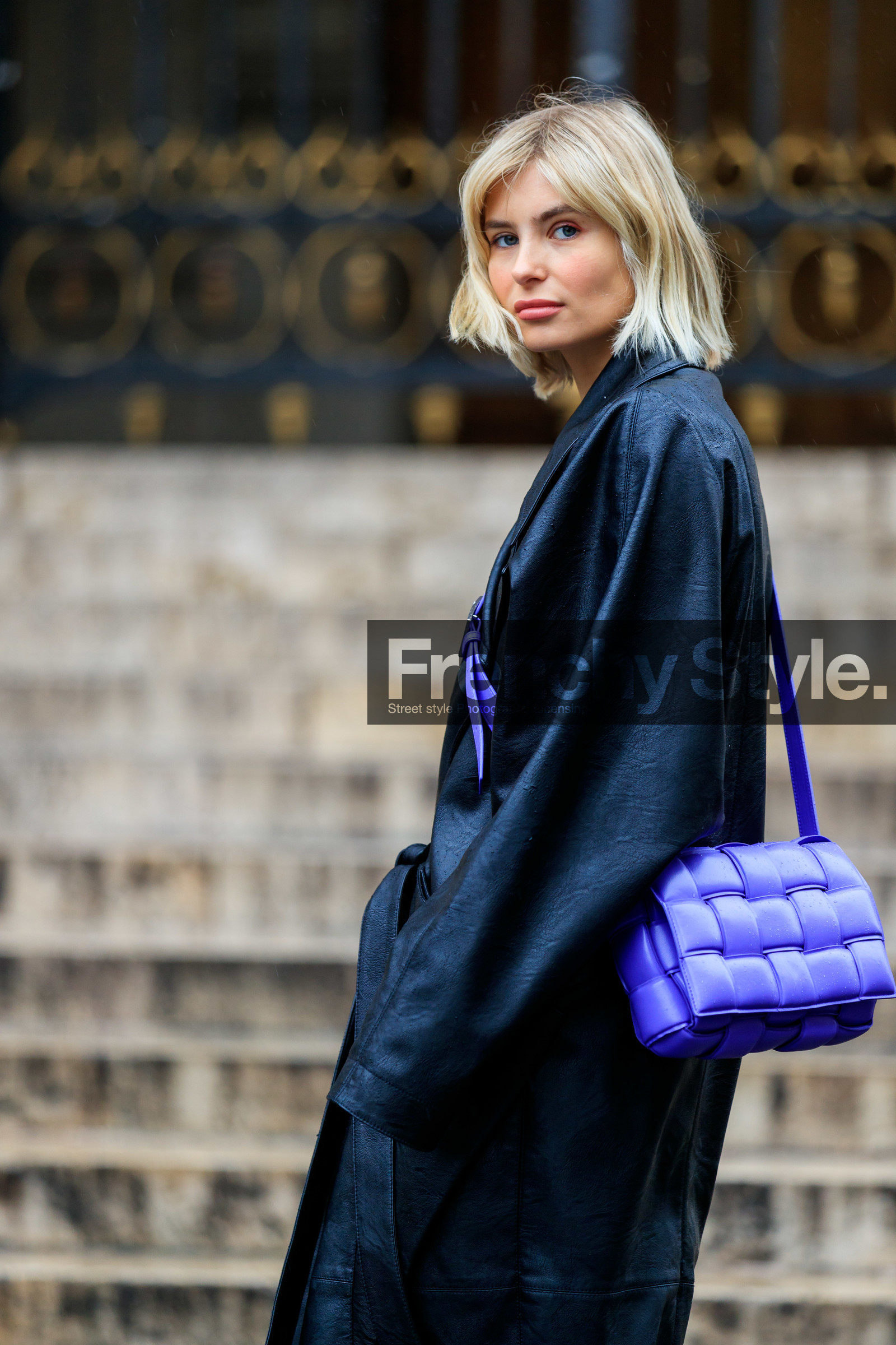 xenia adonts, black leather trench coat, belted trench coat, crossbody bag, purple leather bag, plaited bag, bottega veneta bag, fashion week, frenchystyle, FW, jonathan paciullo, street style, PFW, PARIS, vertical, atmosphere details, detail