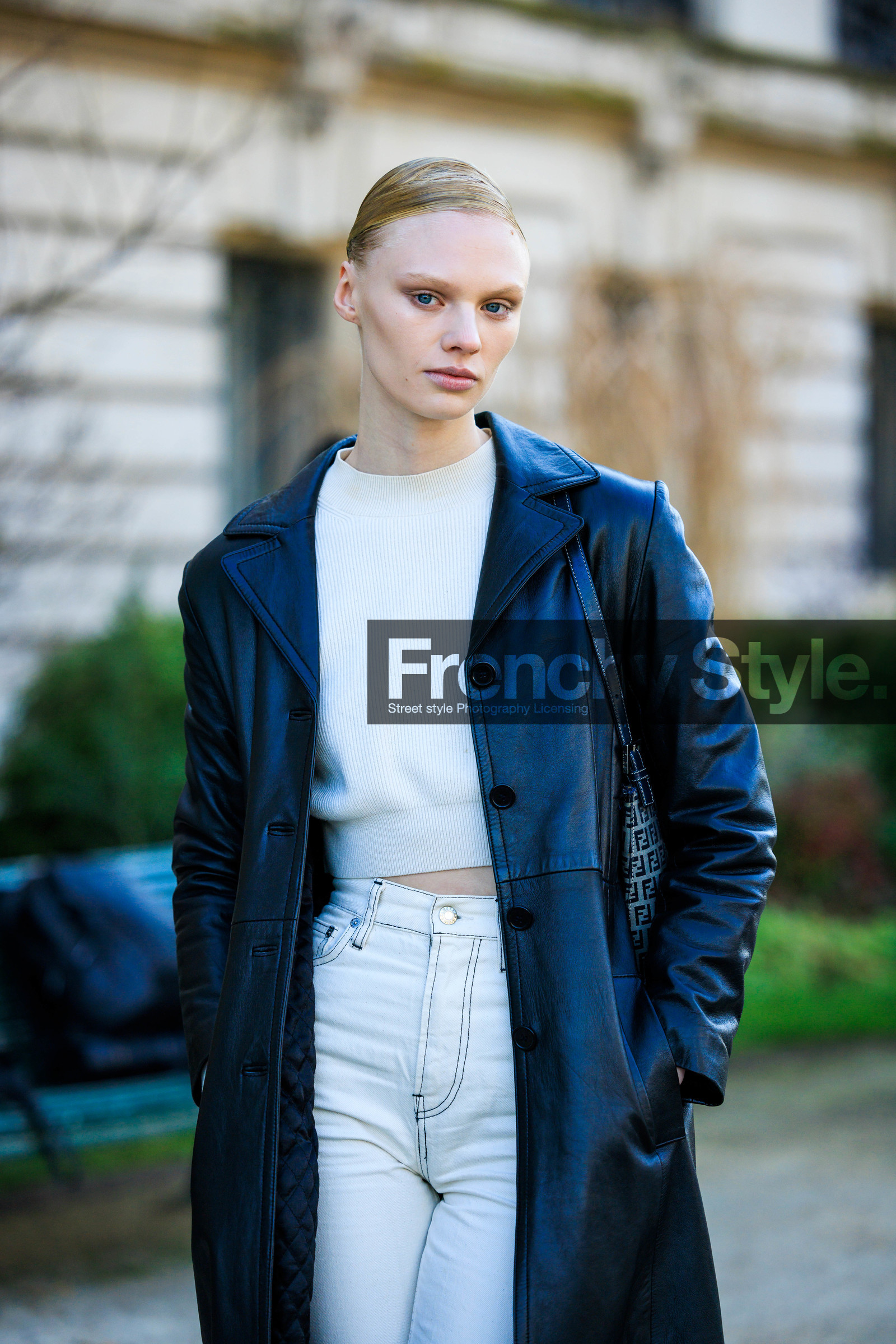 model, white jumper, cropped jumper, leather trench, white jeans, fendi bag, vintage bag, black boots, fashion week, frenchystyle, FW, jonathan paciullo, street style, PARIS, PFW, SPRING SUMMER 2022, SS 22, atmosphere details, detail, vertical