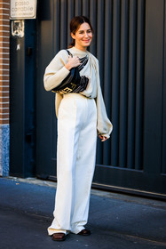 fendi handbag, black handbag, leather handbag, fendi black bag, white trousers, highwaist pants, burgundy shoes, cream pleated top, minimal look, gala gonzalez, fashion week, frenchystyle, FW, jonathan paciullo, street style, MFW, MILAN, FALL WINTER 2022_2023, AUTUMN WINTER 2022-2023, FW 22-23, vertical, full length