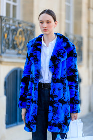 blue denim, blue fur coat, denim pants, fur jacket, graphic jacket, jeans, leather bag, model, printed jacket, trousers, white shirt, PARIS, PFW, street style, jonathan paciullo, FW, frenchystyle, fashion week, AUTUMN WINTER 2019-2020, AW 19-20, FALL WINTER 2019-2020, FW 19-20, vertical, atmosphere details, detail
