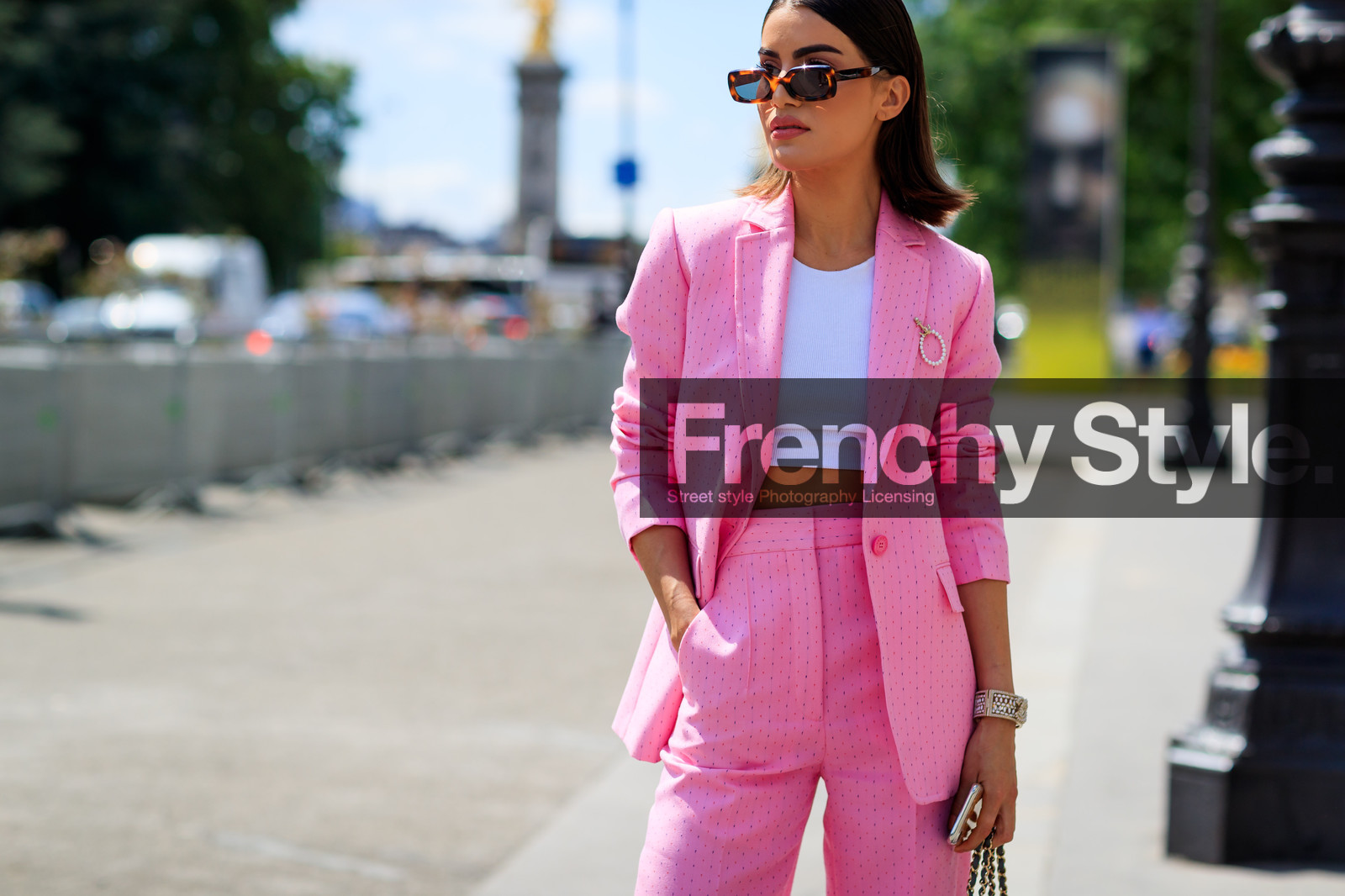 blazer, crop top, pink jacket, pink pants, pink suit, sunglasses, trousers, white top, fashion week, frenchystyle, FW, jonathan paciullo, street style, PFW, PARIS, horizontal, atmosphere details, detail, AUTUMN WINTER 2018-2019, FALL WINTER 2018-2019, FW 18-19, camila coelho