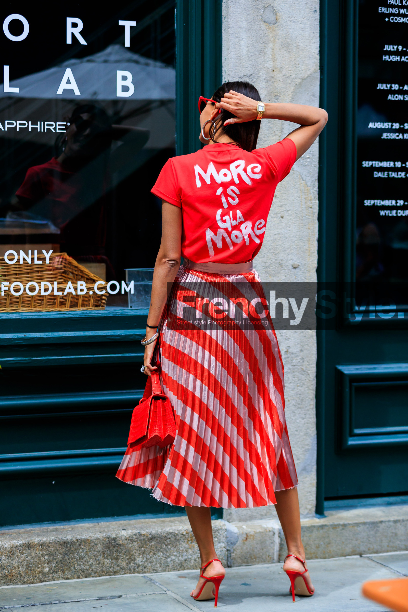 fashion week, frenchystyle, full length, FW, giovanna battaglia, high heels, jonathan paciullo, leather bag, leather shoes, metallic skirt, NEW YORK, NYFW, pleated skirt, printed skirt, printed t shirt, red bag, red shoes, red skirt, red t shirt, SPRING SUMMER 2018, SS 18, street style, striped skirt, sunglasses, vertical