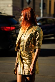 golden dress, mini dress, heeled sandals, golden mini bag, fendi mini bag, fendi, patricia manfield, fashion week, frenchystyle, FW, jonathan paciullo, street style, MFW, MILAN, FALL WINTER 2022_2023, AUTUMN WINTER 2022-2023, FW 22-23, vertical, atmosphere details