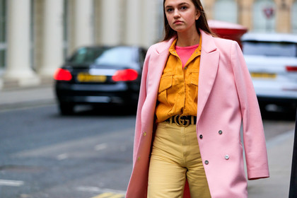 black belt, gucci, leather belt, orange shirt, over the shoulder, pink coat, trousers, yellow pants, street style, jonathan paciullo, FW, frenchystyle, fashion week, LFW, LONDON, AUTUMN WINTER 2019-2020, AW 19-20, FW 19-20, FALL WINTER 2019-2020, horizontal, atmosphere details, detail
