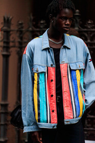 denim, denim jacket, striped jacket, multicolor jacket, red jacket, green jacket, blue jacket, silvered necklace, big chain necklace, tommy hilfiger jacket, street style, jonathan paciullo, FW, frenchystyle, fashion week, MFW, MILAN, SPRING SUMMER 2021, SS 21, vertical, detail
