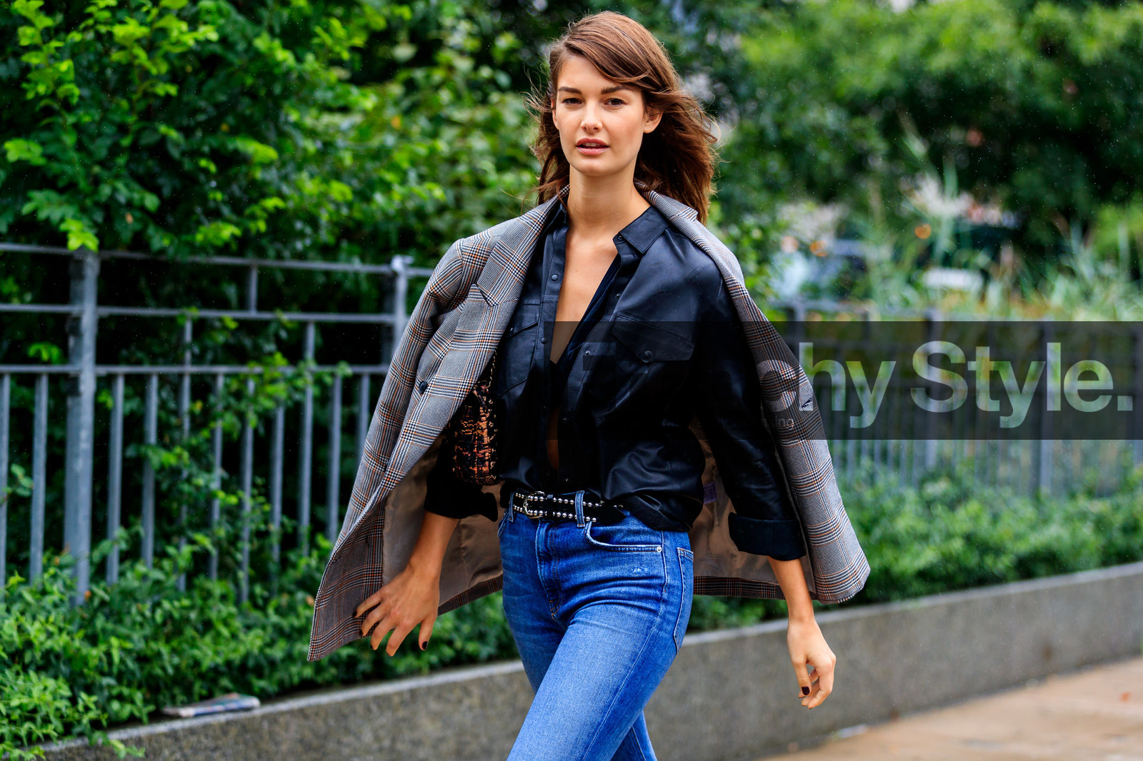 black belt, black shirt, blazer, blue denim, denim pants, graphic jacket, grey jacket, jeans, leather belt, leather shirt, model, ophelie guillermand, over the shoulder, printed jacket, studs, tied up shirt, trousers, street style, jonathan paciullo, FW, frenchystyle, fashion week, NYFW, NEW YORK, SPRING SUMMER 2019, SS 19, atmosphere details, horizontal, detail