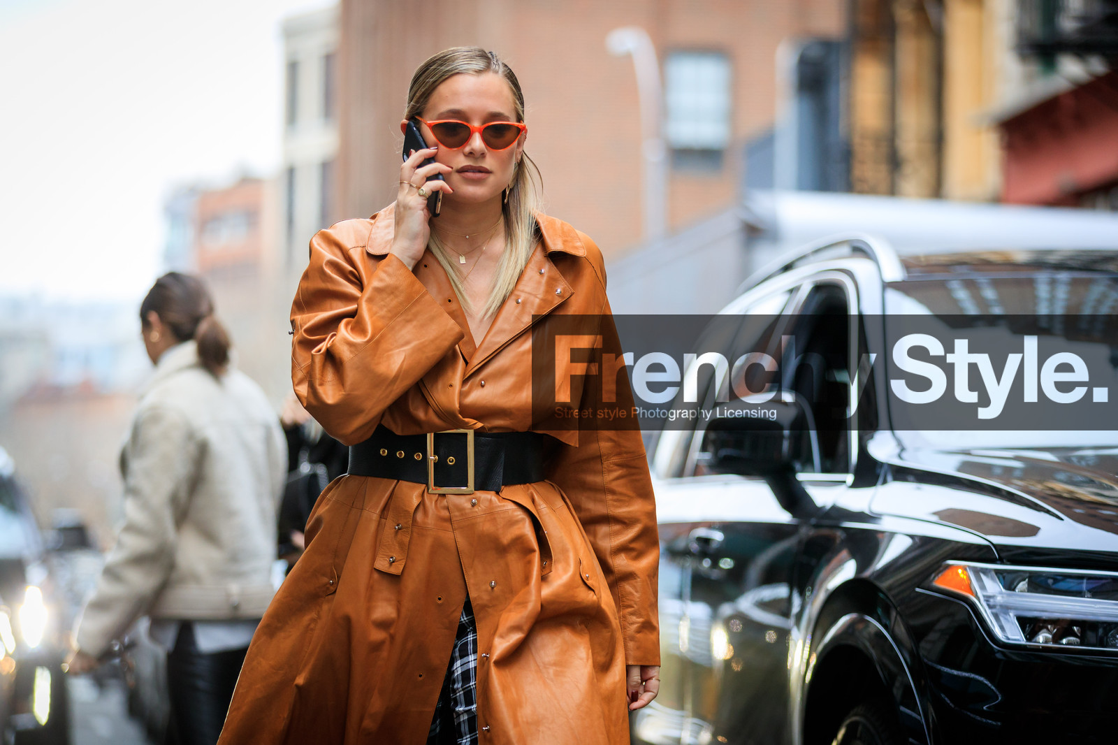 black belt, camel coat, earrings, leather coat, sunglasses, street style, jonathan paciullo, FW, frenchystyle, fashion week, NYFW, NEW YORK, AUTUMN WINTER 2018-2019, AW 18-19, FALL WINTER 2018-2019, FW 18-19, atmosphere details, horizontal, detail, danielle bernstein