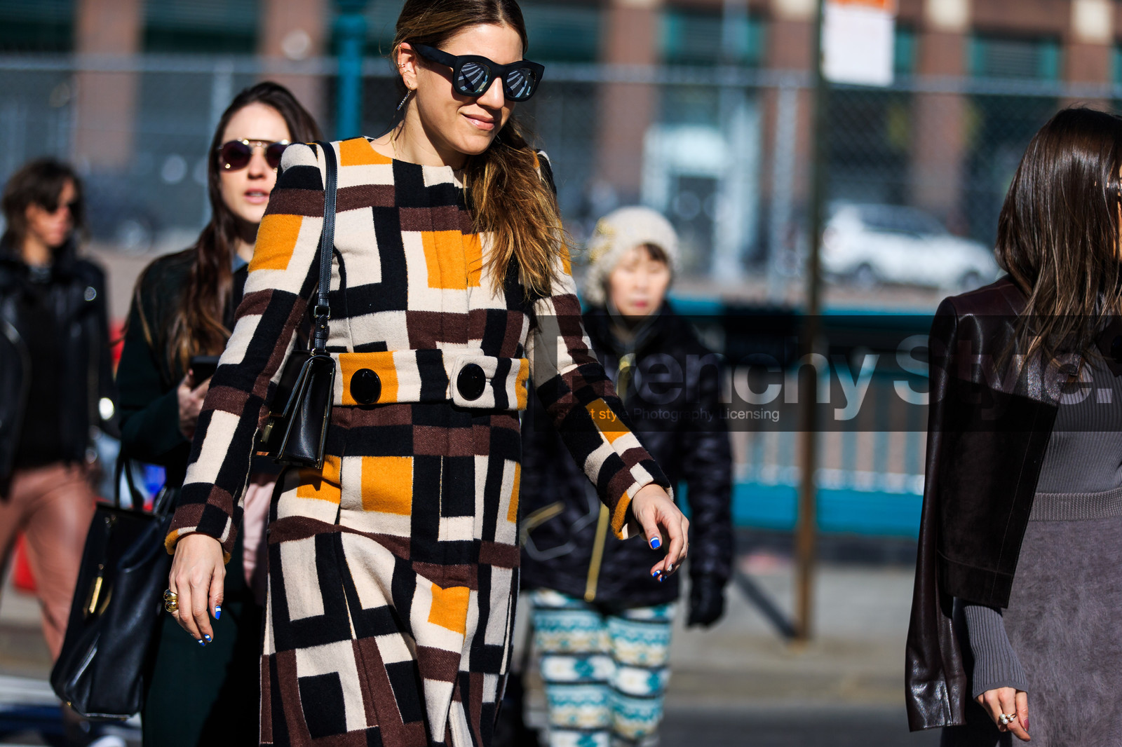 atmosphere details, AUTUMN WINTER 2016-2017, AW 16-17, black bag, brown coat, checked coat, detail, fashion week, frenchystyle, FW, FW 16-17, graphic coat, horizontal, jonathan paciullo, leather bag, NEW YORK, NYFW, printed coat, street style, sunglasses, woman